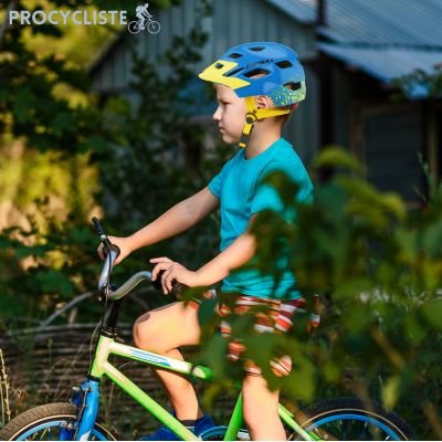 casque-vélo-enfant-bleu-et-jaune